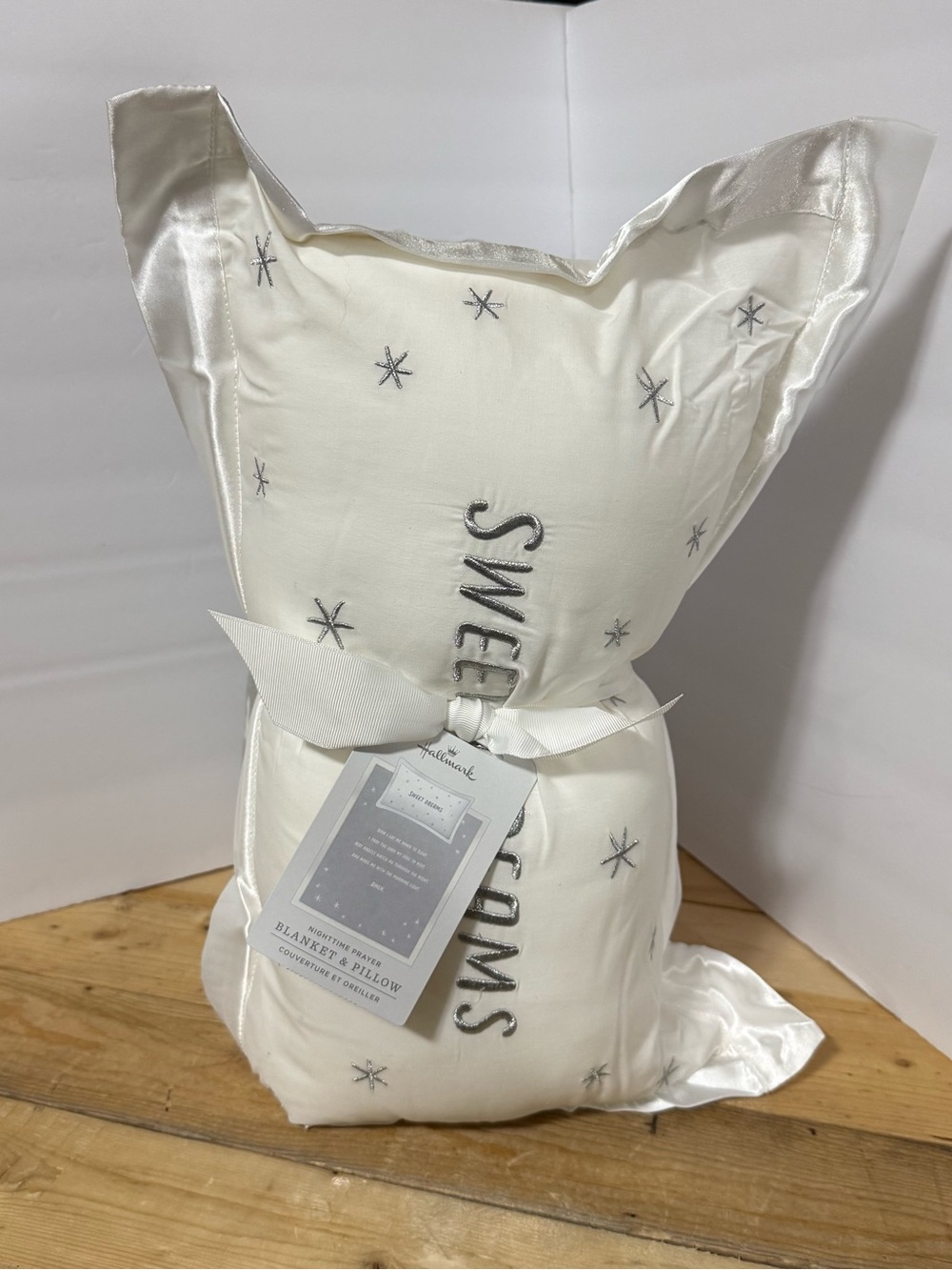 Hallmark Blanket & Pillow 2-Pc Set White Sweet Dreams Embroidery Pillowcase